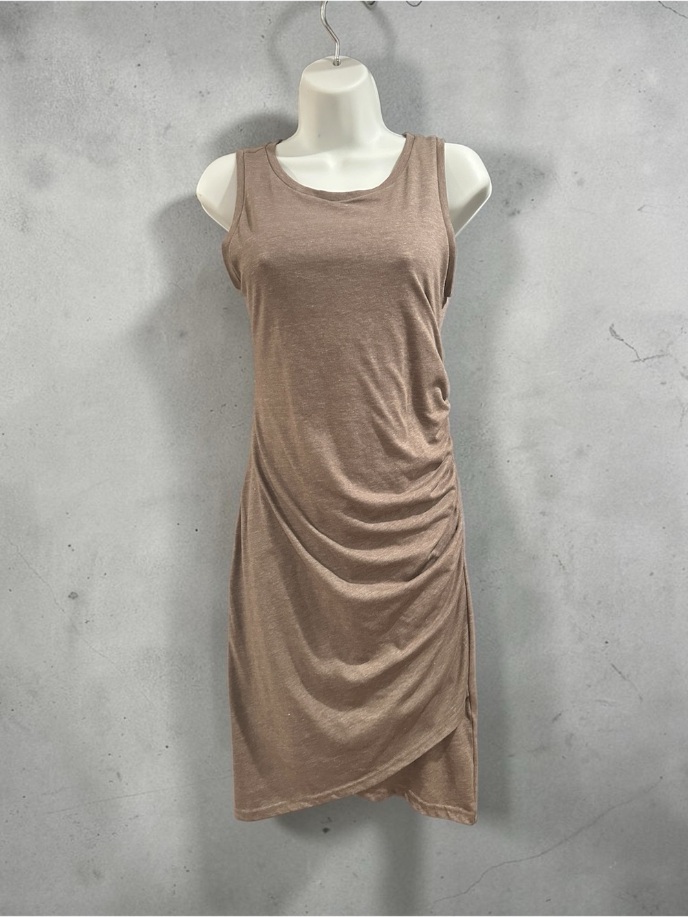 Leith Sleeveless Ruched Midi Dress in Taupe